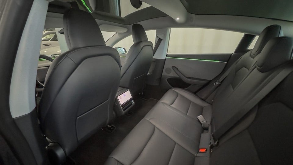 Tesla Model 3 RWD 4d