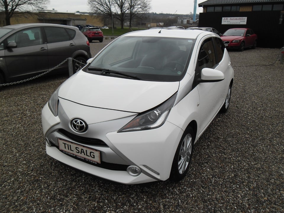 Toyota Aygo 1,0 VVT-i x-press x-shift 5d