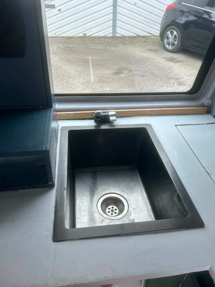 VW Transporter 2,5 TDi 102 Kombi 4d