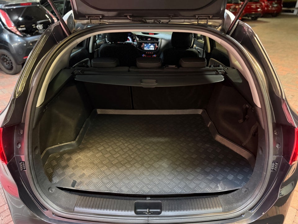 Kia Ceed 1,6 CRDi 136 Attraction SW 5d