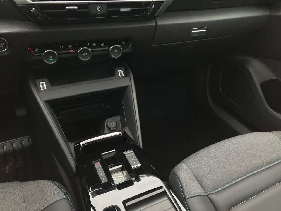 Citroën ë-C4 X 50 Shine 4d