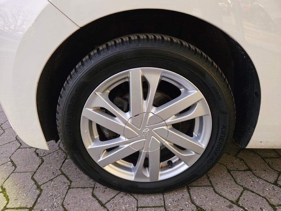 Toyota Aygo 1,0 VVT-i x-wave Sky 5d