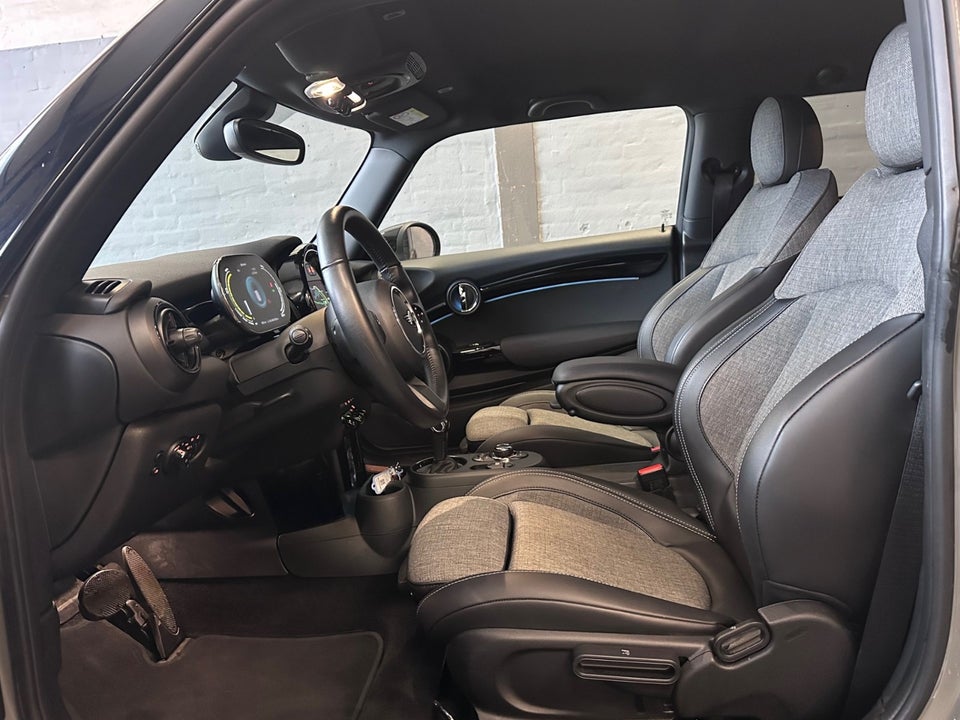 MINI Cooper SE Essential 3d