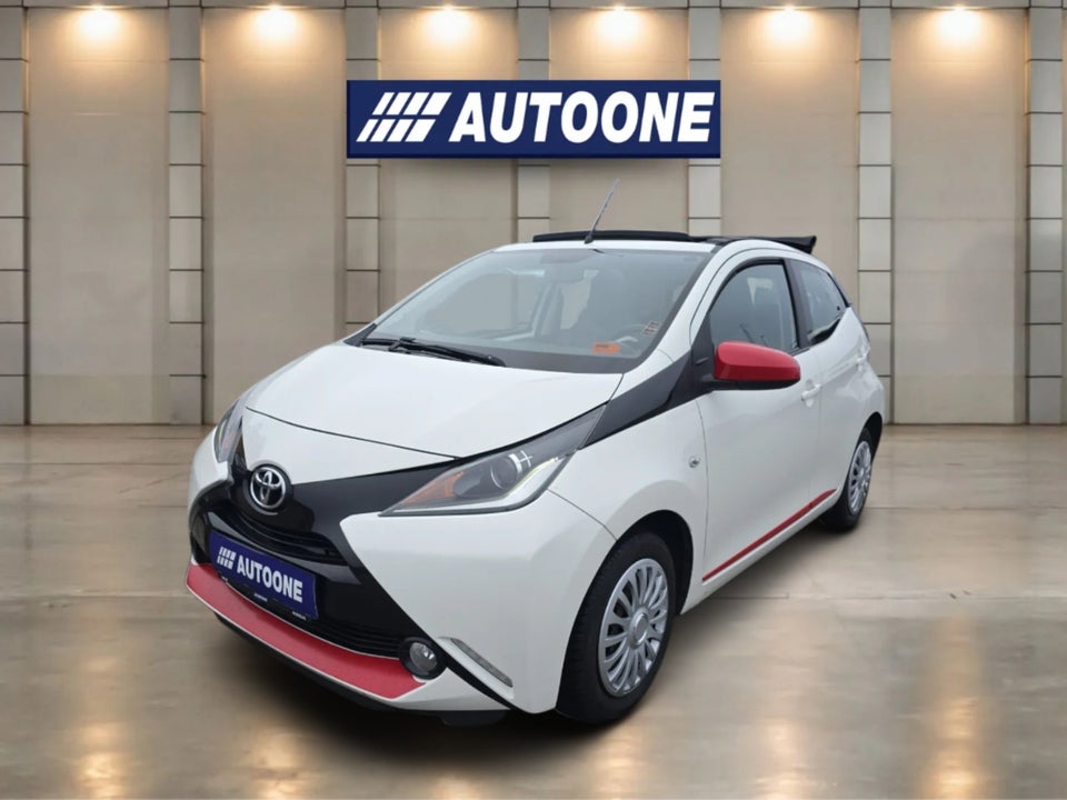 Toyota Aygo 1,0 VVT-i x-wave Sky 5d