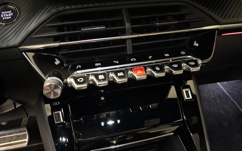 Peugeot e-208 50 GT 5d