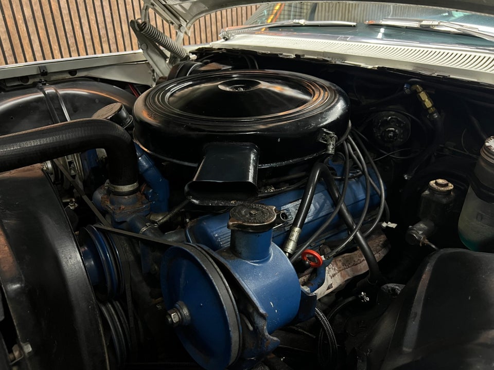 Cadillac Coupé DeVille 6,4 aut. 2d