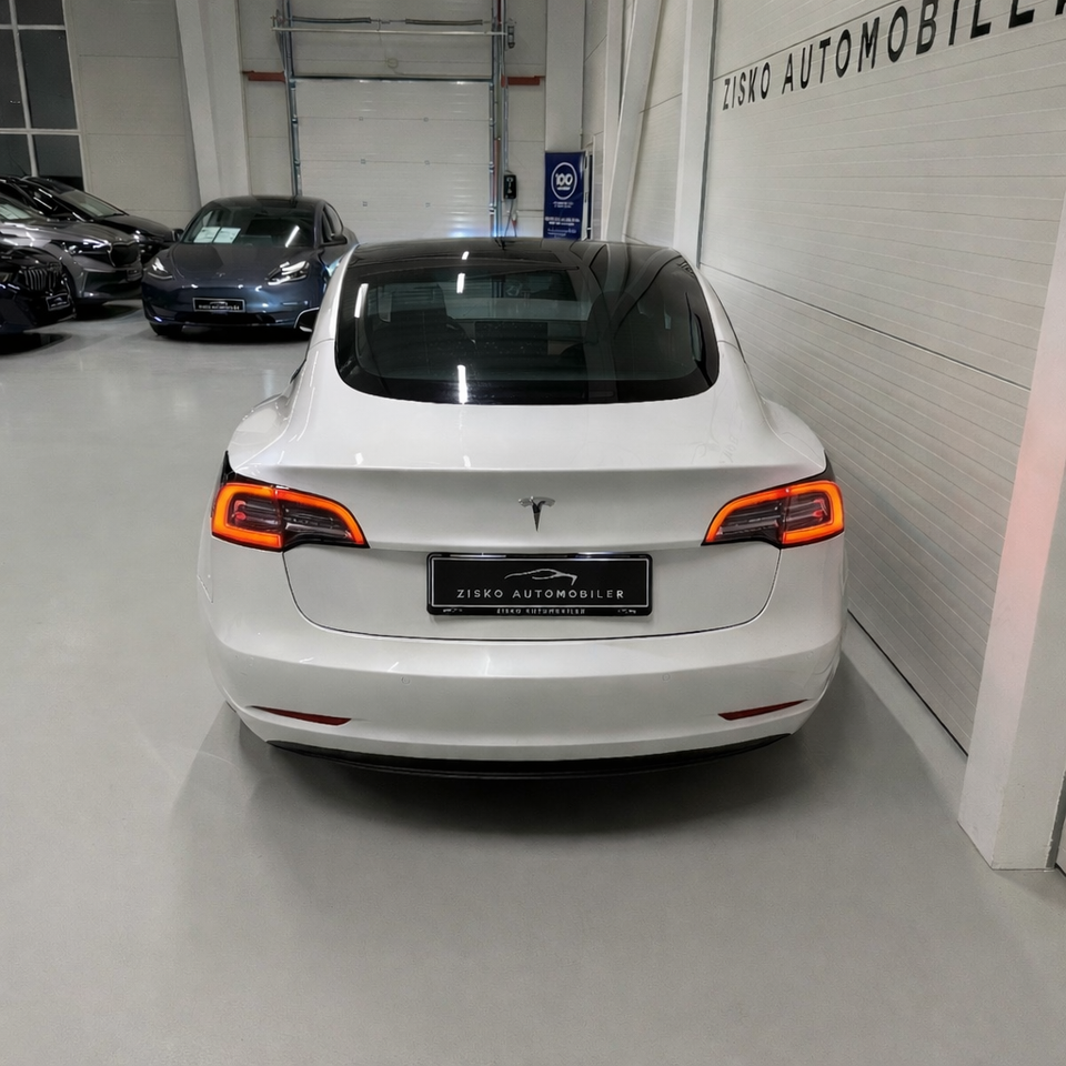 Tesla Model 3 Standard Range+ RWD 4d