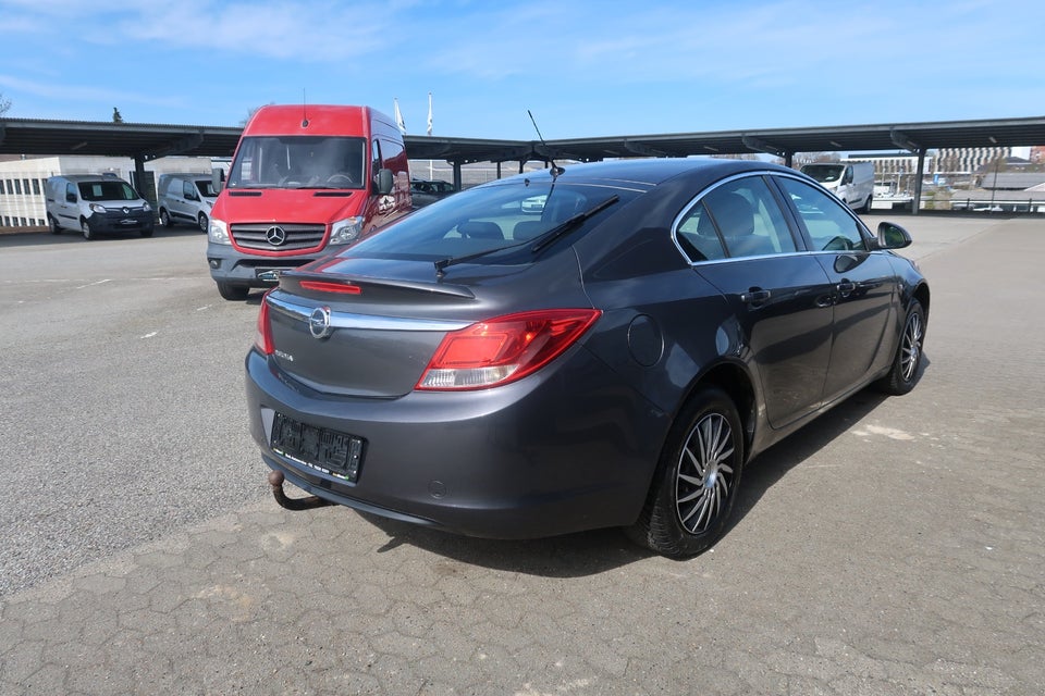 Opel Insignia 1,8 Essentia 5d