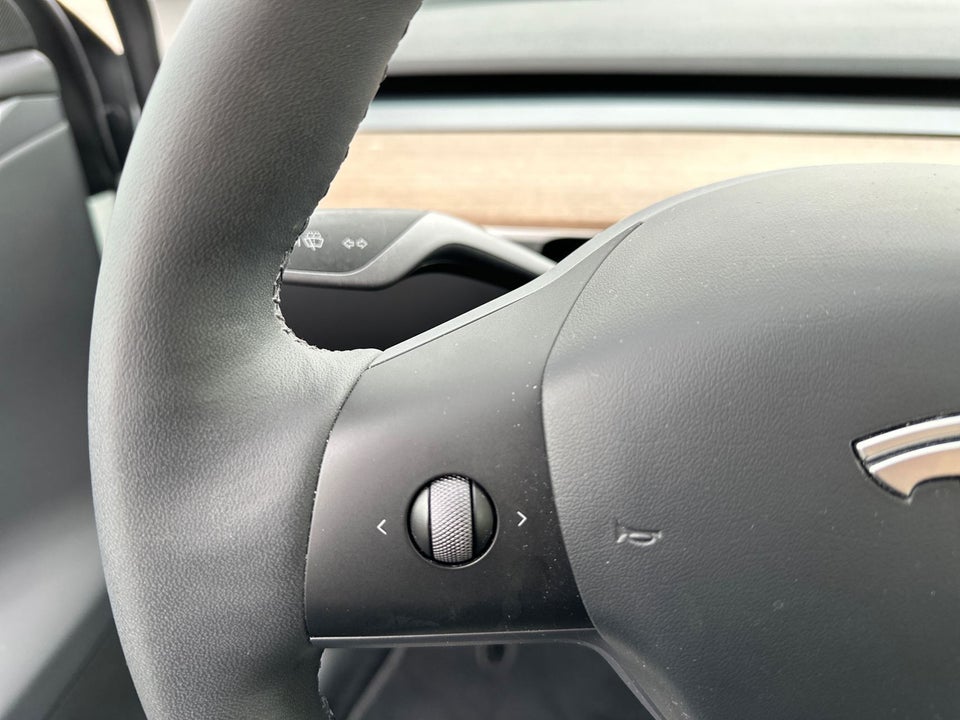 Tesla Model Y Long Range AWD 5d