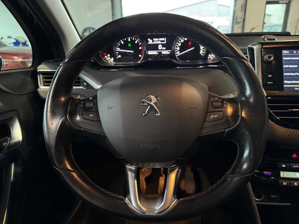 Peugeot 2008 1,6 BlueHDi 100 Allure Sky 5d