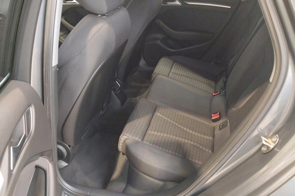 Audi A3 35 TFSi Sport Limited Sportback S-tr. 5d