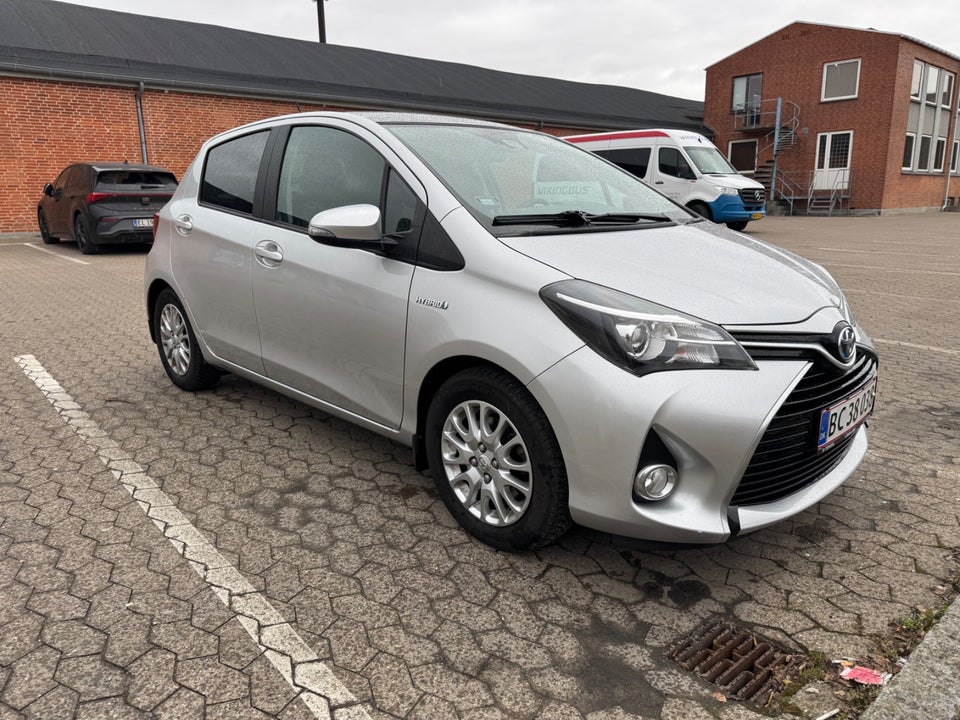 Toyota Yaris 1,5 Hybrid H3 e-CVT 5d
