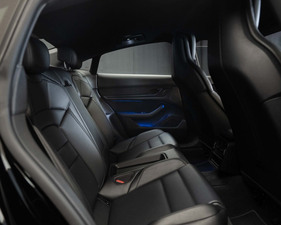 Porsche Taycan Performance+ 4d