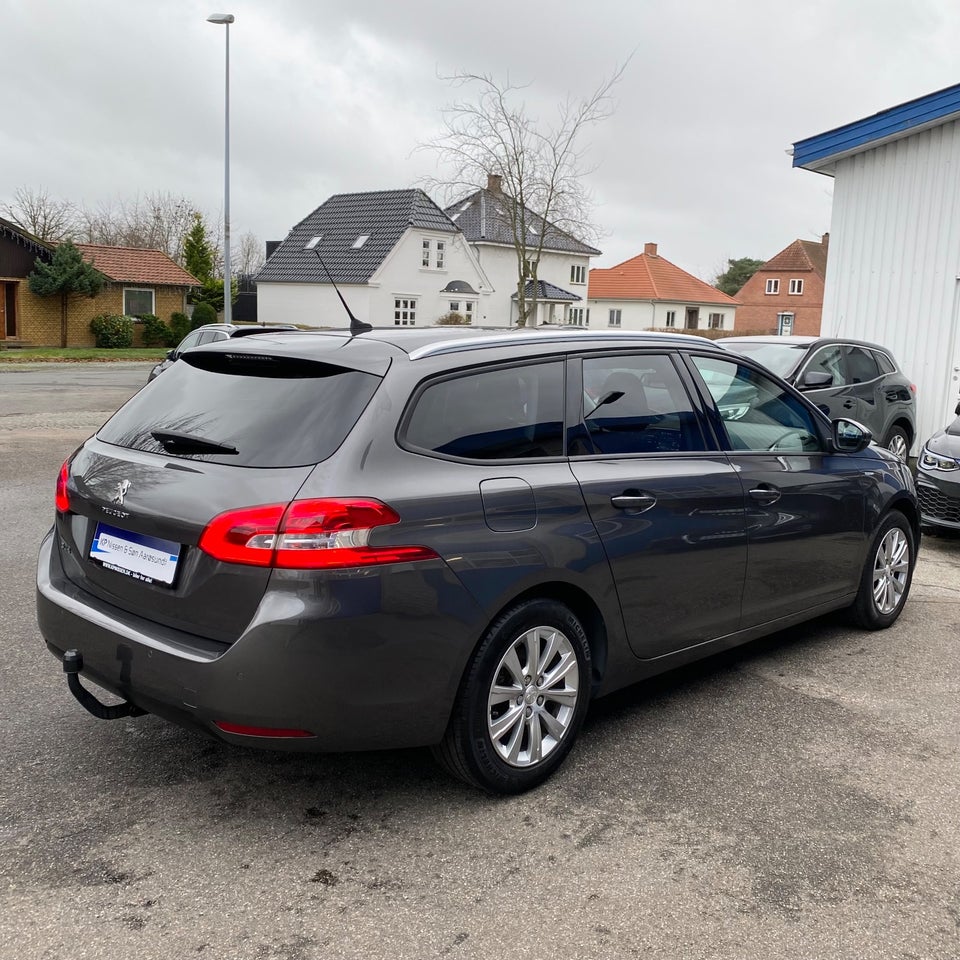 Peugeot 308 1,5 BlueHDi 130 Style SW 5d
