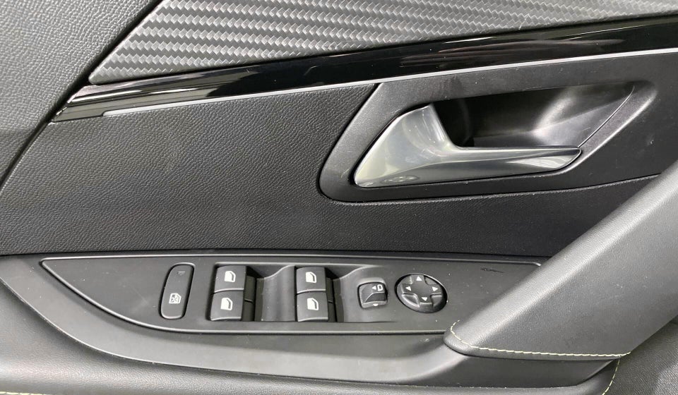 Peugeot e-208 50 GT 5d