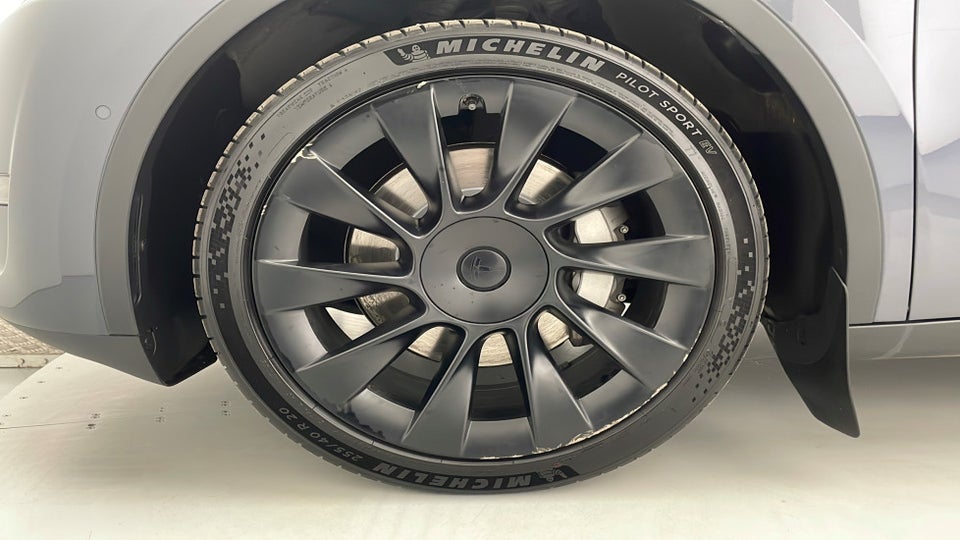 Tesla Model Y Long Range AWD 5d