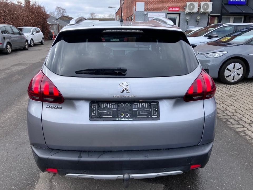 Peugeot 2008 1,2 e-THP 110 Selection Sky 5d