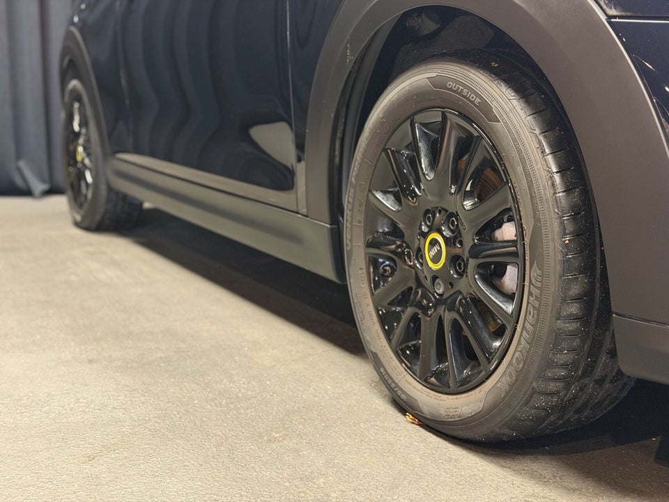MINI Cooper SE Essential 3d
