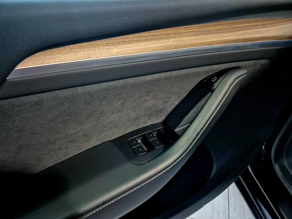 Tesla Model Y Long Range RWD 5d