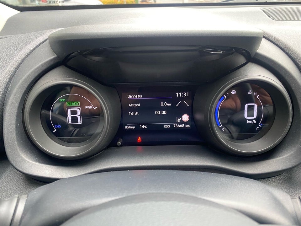 Toyota Yaris 1,5 Hybrid Active Tech Design e-CVT 5d