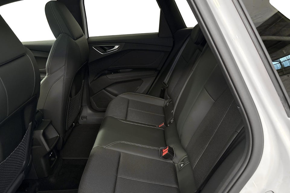 Audi Q4 e-tron performance 5d