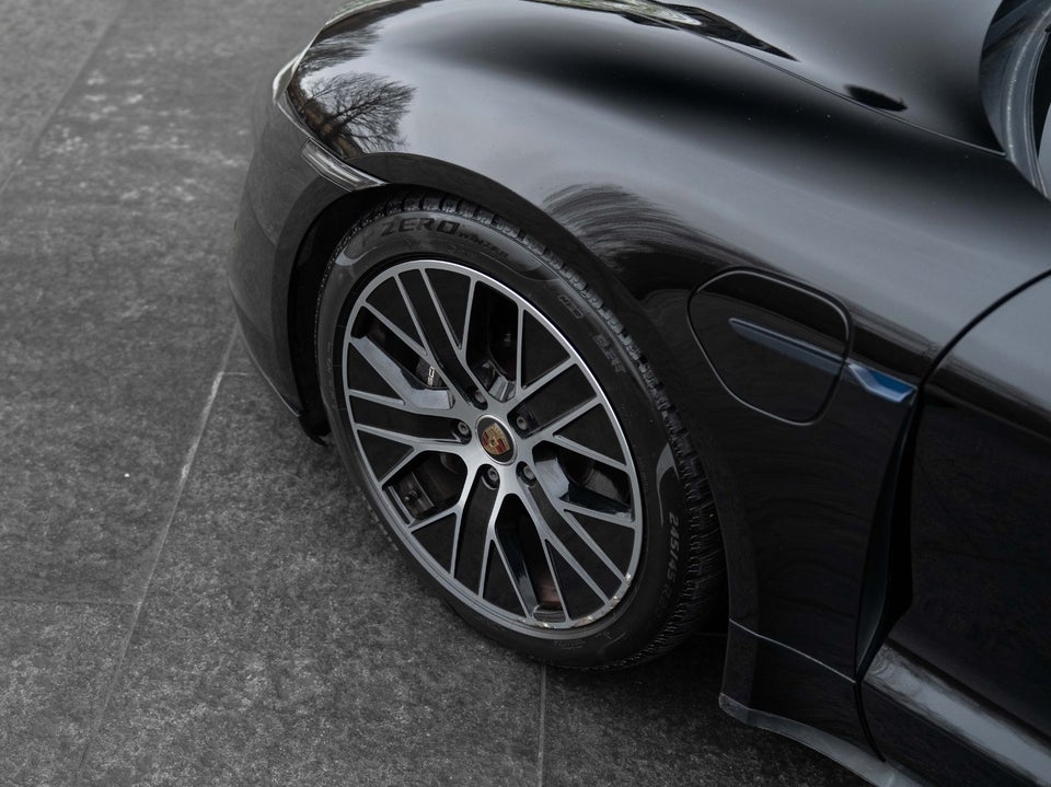 Porsche Taycan Performance+ 4d