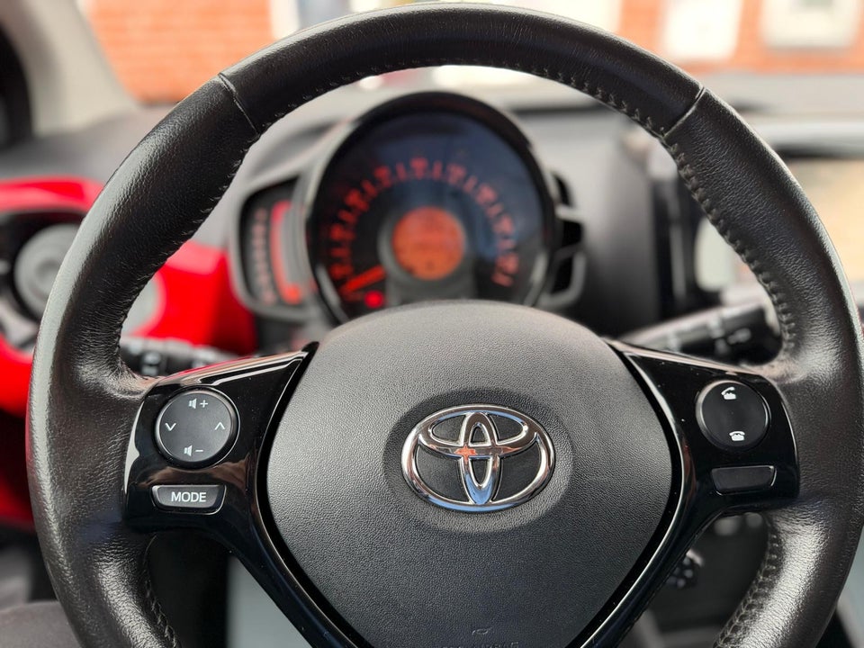 Toyota Aygo 1,0 VVT-i x-wave Sky 5d