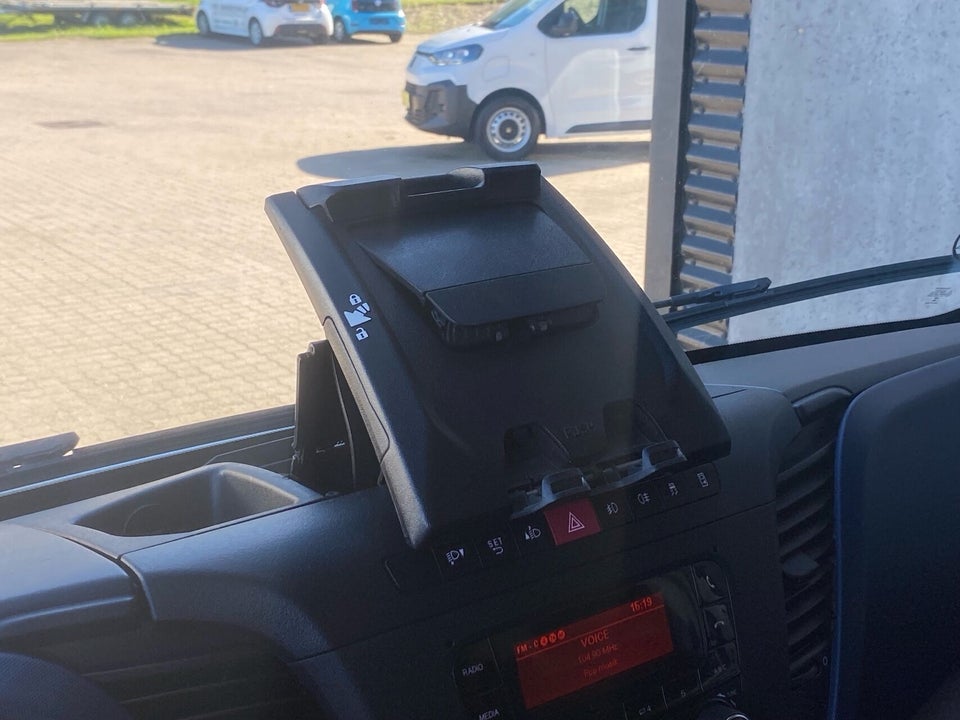 Iveco Daily 2,3 35S16 12m³ Van AG8