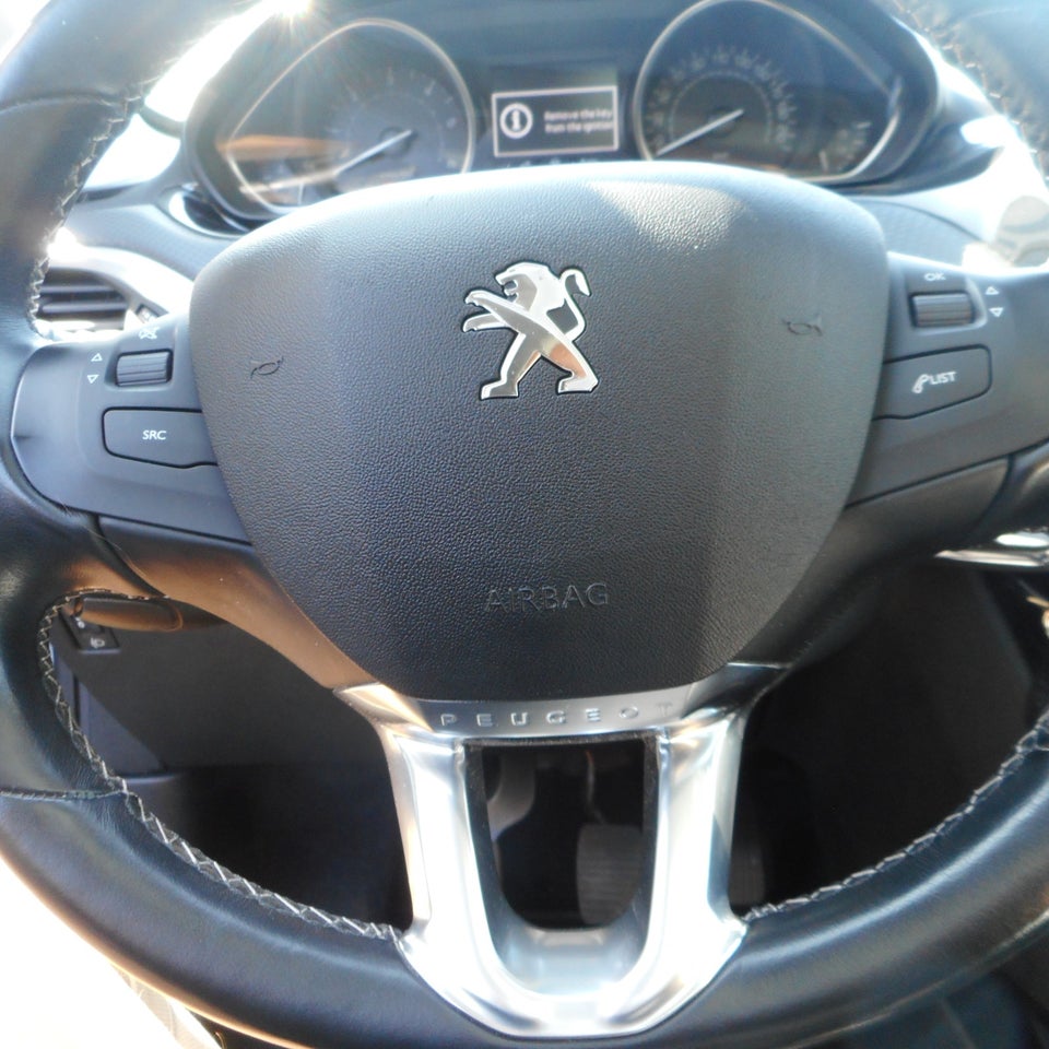 Peugeot 2008 1,6 BlueHDi 100 Allure Sky 5d