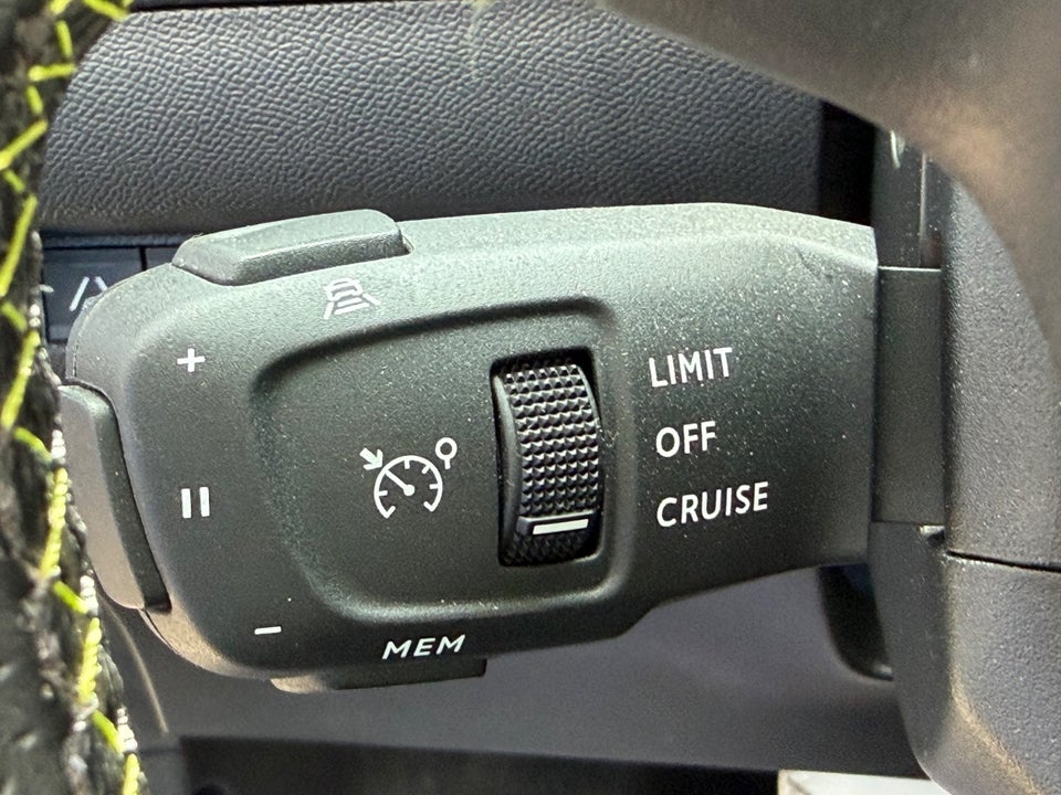 Peugeot e-208 50 GT 5d