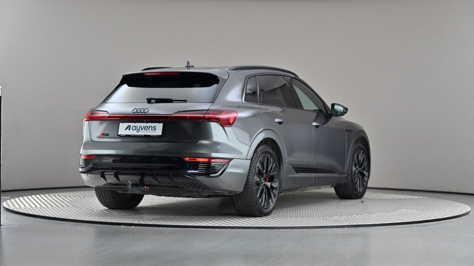 Audi Q8 e-tron 55 S-line quattro 5d