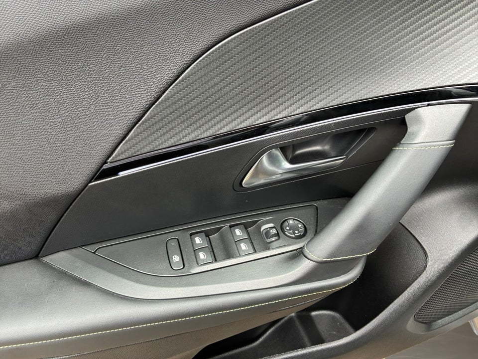 Peugeot e-2008 54 GT 5d