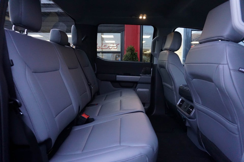 Ford F-150 123 Lightning Flash Extended Range 4d