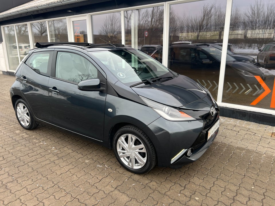 Toyota Aygo 1,0 VVT-i x-wave Sky 5d
