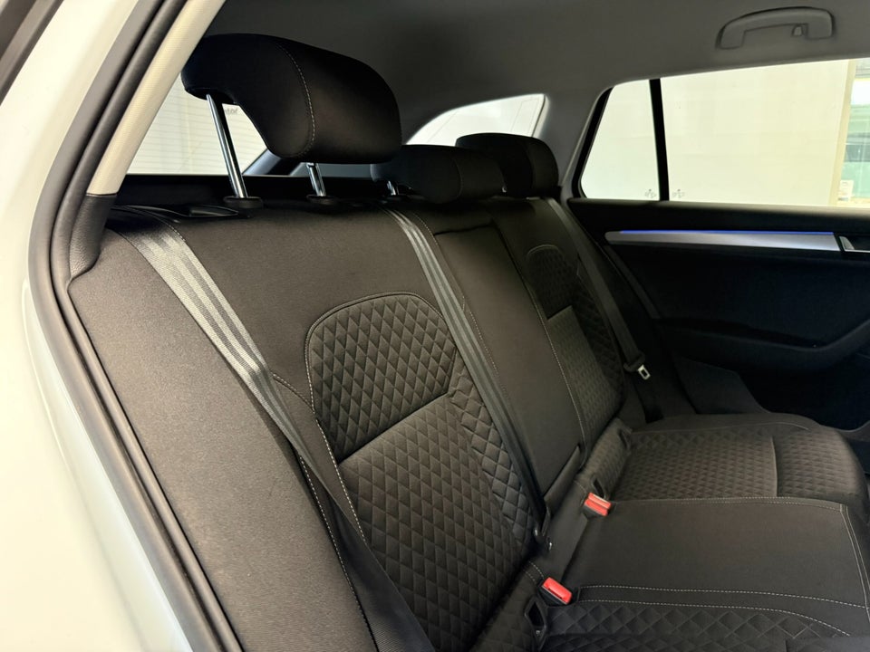 Skoda Superb 2,0 TDi 190 Ambition Combi DSG 5d