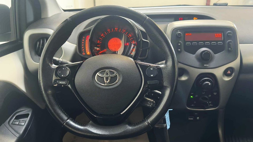 Toyota Aygo 1,0 VVT-i x-touch 5d