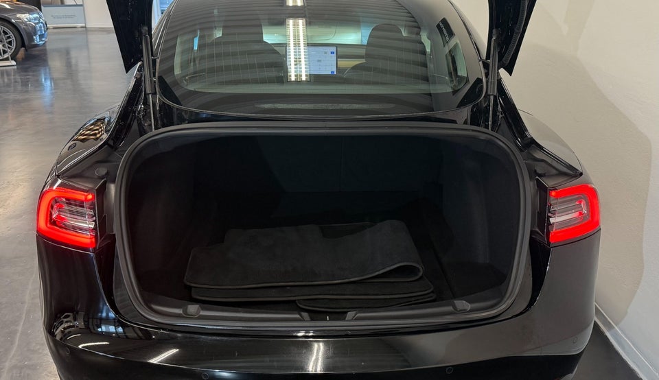 Tesla Model 3 Long Range RWD 4d