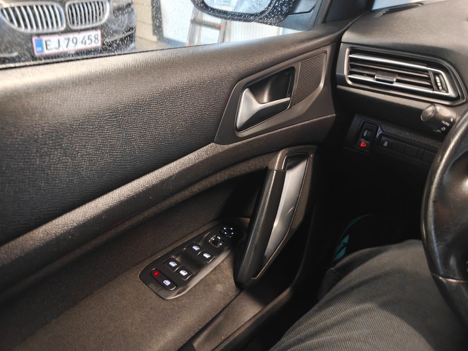 Peugeot 308 1,6 THP 125 Allure 5d