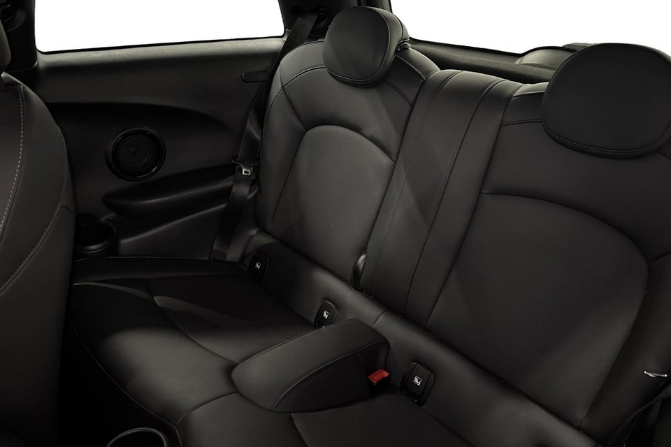 MINI Cooper SE Essential 3d