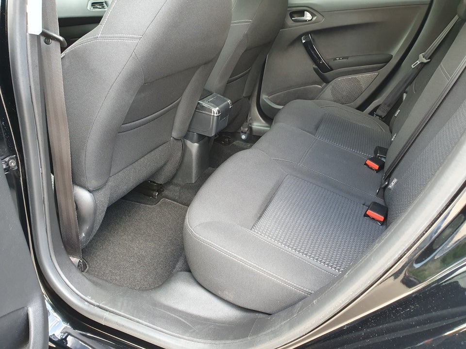 Peugeot 208 1,5 BlueHDi 100 Allure Sky 5d