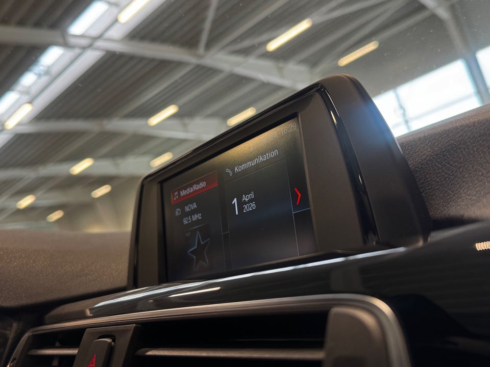 BMW 320i 2,0 Touring aut. 5d