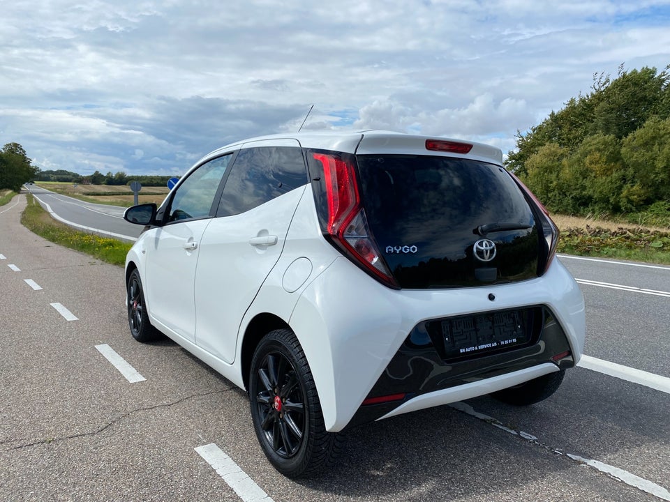 Toyota Aygo 1,0 VVT-i x-press 5d