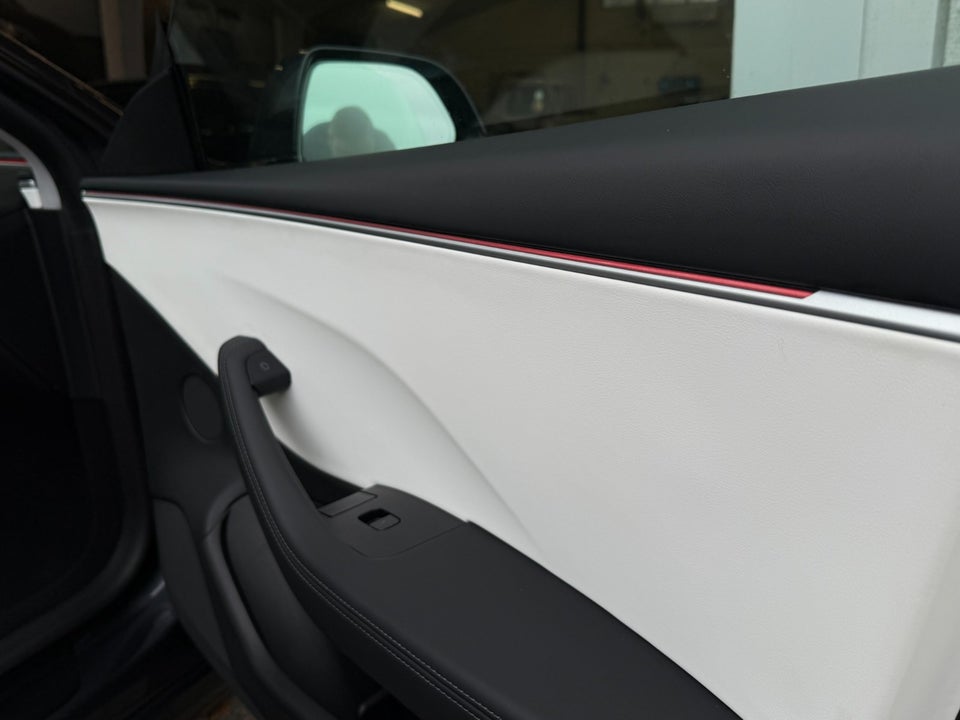 Tesla Model 3 Long Range AWD 4d