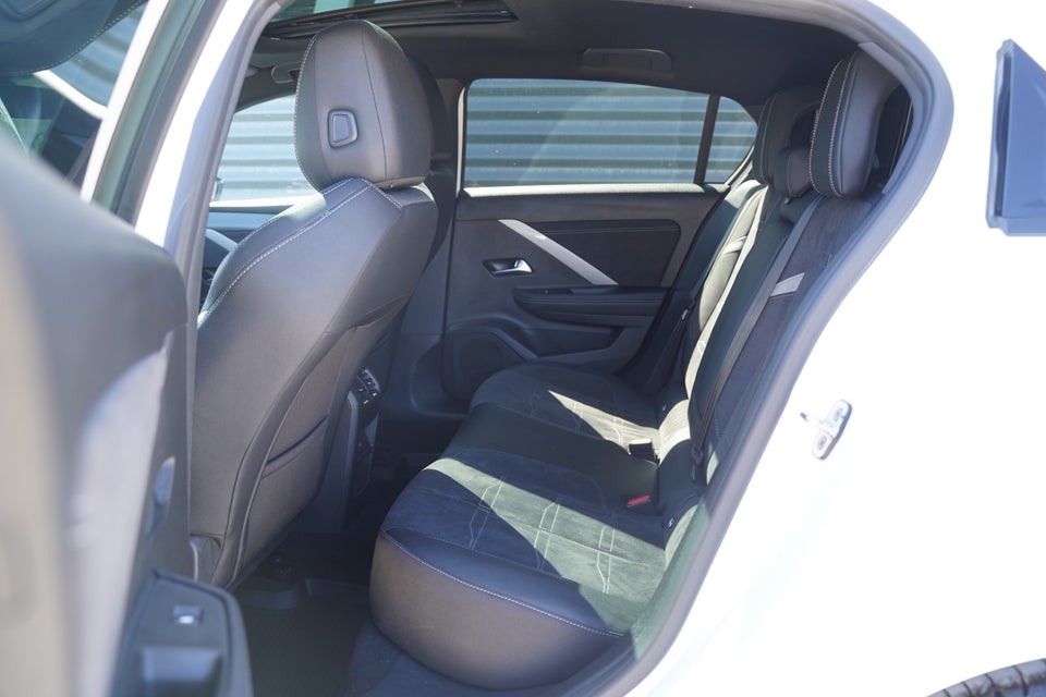Opel Astra-e 54 Ultimate 5d