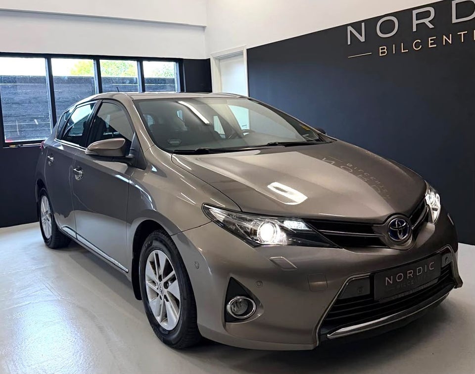 Toyota Auris 1,8 Hybrid H2+ CVT 5d