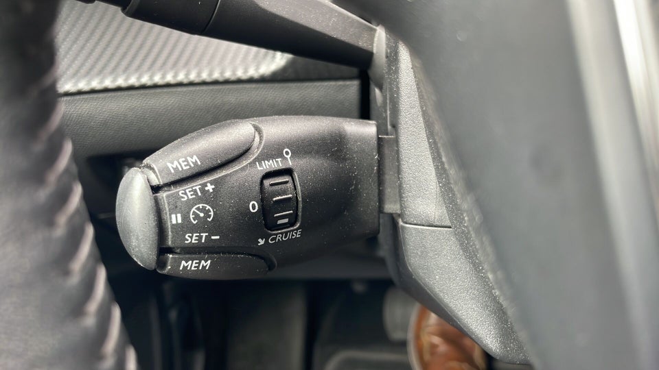 Peugeot e-2008 50 Allure 5d