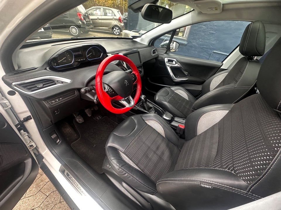 Peugeot 2008 1,6 BlueHDi 100 Allure 5d