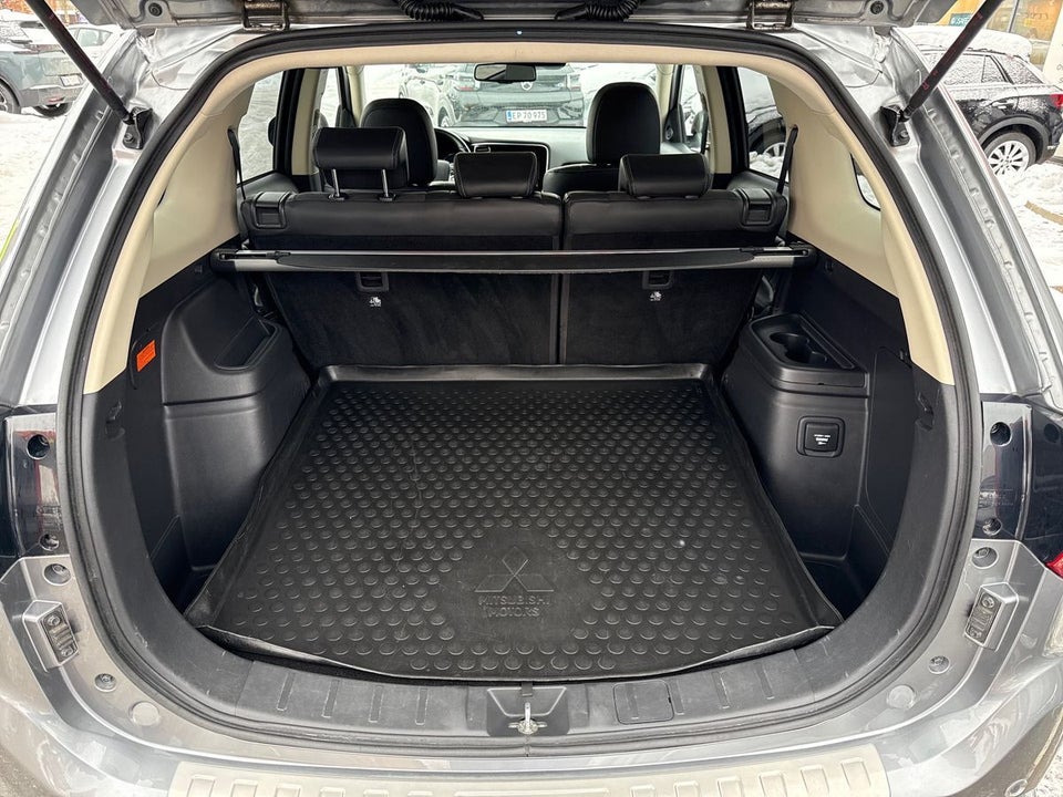 Mitsubishi Outlander 2,4 PHEV Intense CVT 4WD 5d