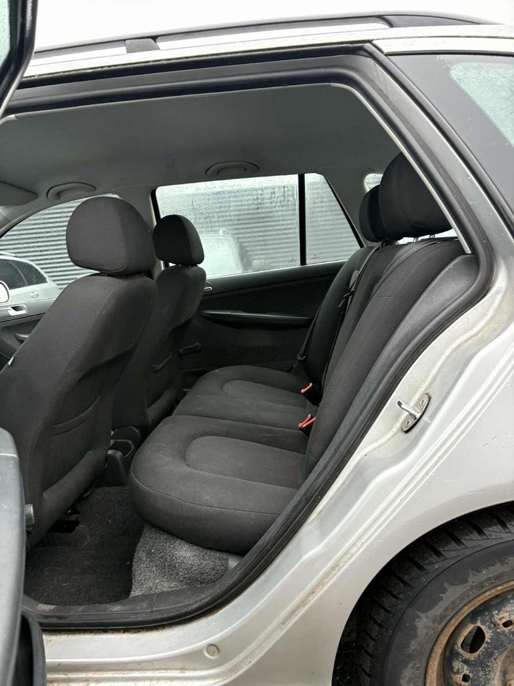 Skoda Fabia 1,4 16V 80 Ambiente Combi 5d