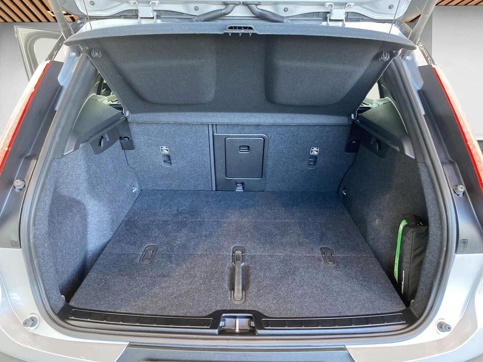 Volvo EX40 Extended Range Plus 5d